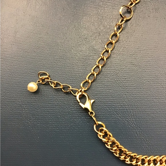 NWOT Beautiful cream color faux Pearls in various sizes on a gold chain - Picture 4 of 4